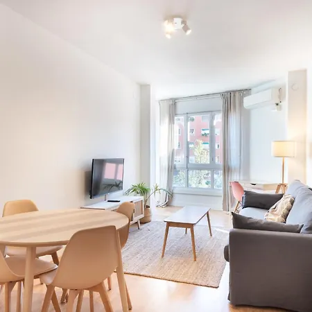 Comfortable For Groups Next To Sagrada Familia Apartment *