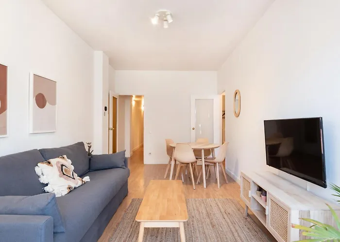 Comfortable For Groups Next To Sagrada Familia,