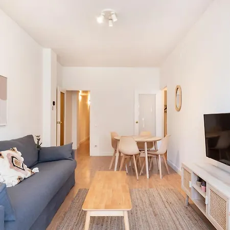 Comfortable For Groups Next To Sagrada Familia,